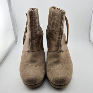 TOMS Women's Desert Wedge Ankle Booties Taupe Croc Embossed Suede Sz 6
